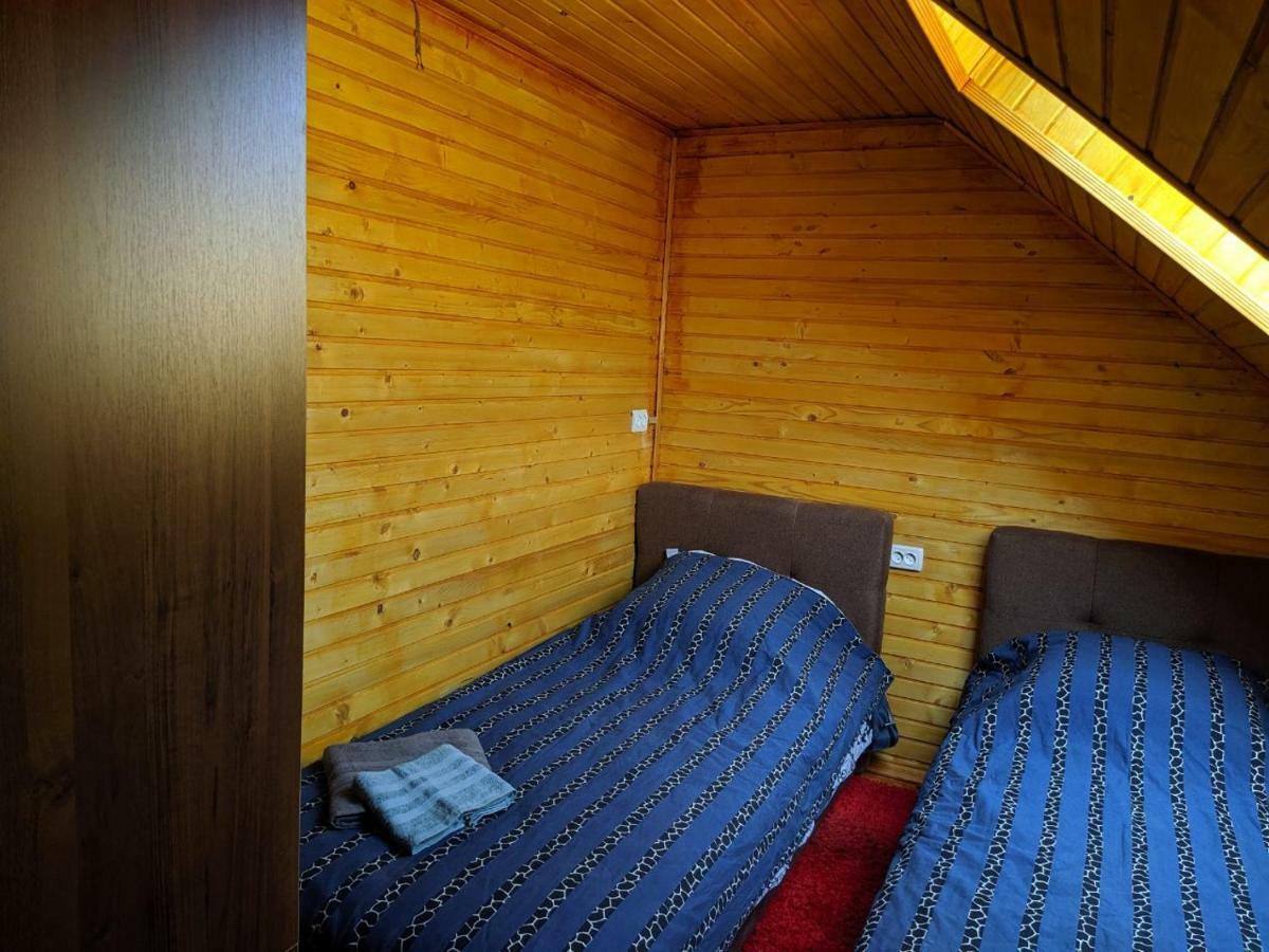 У Оксани Guest House Borcut Exterior foto