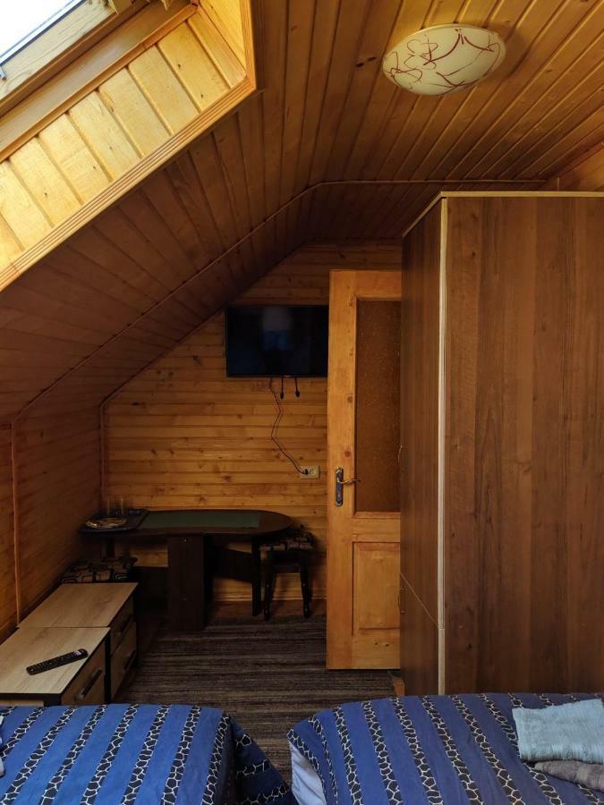 У Оксани Guest House Borcut Exterior foto