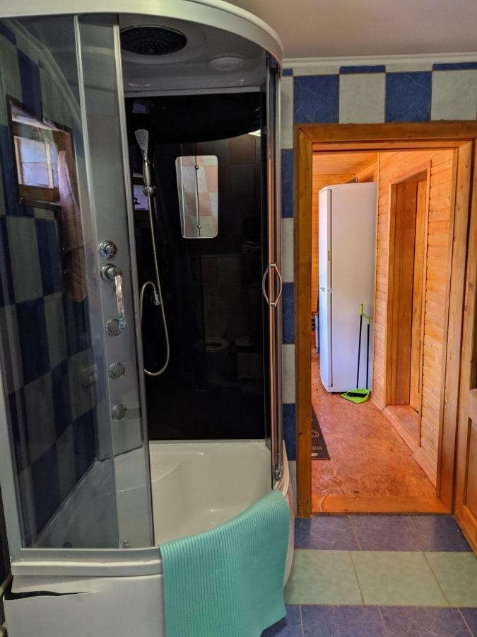 У Оксани Guest House Borcut Exterior foto