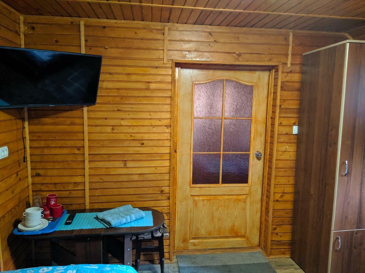 У Оксани Guest House Borcut Exterior foto